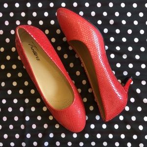 Y2K red leather kitten heel embossed reptile pumps 7.5 wide NEW